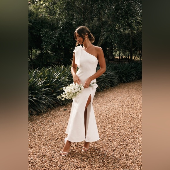 Petal & Pup Dresses & Skirts - PETAL & PUP CHARMED ONE SHOULDER MIDI DRESS - OFF WHITE S B307